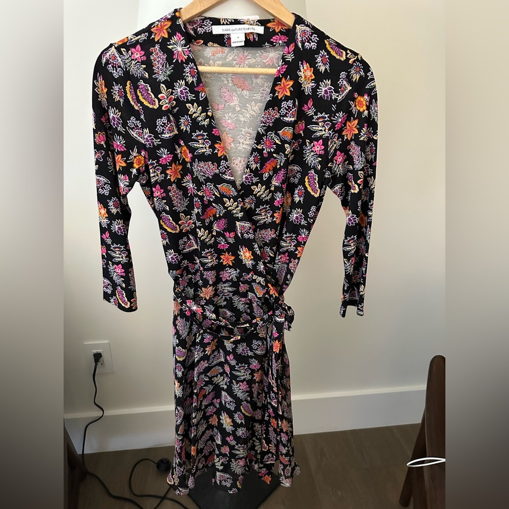 Diane von Furstenberg Julian Abstract Silk Wrap Dress 6 - Picture 6 of 15